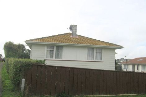 Photo of property in 20 Beauzami Crescent, Ascot Park, Porirua, 5024