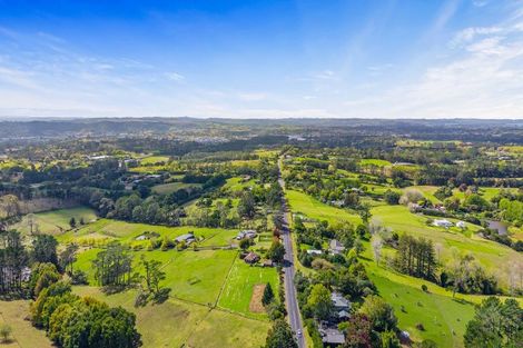 Photo of property in 154 Tawa Road, Kumeu, 0891