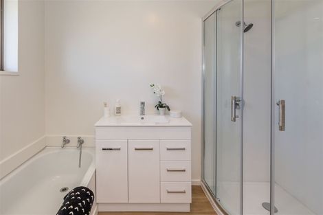 Photo of property in 1/450a Harewood Road, Harewood, Christchurch, 8051