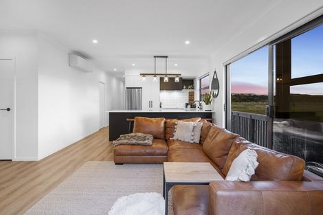 Photo of property in 8 Manaia Place, Papamoa, 3118