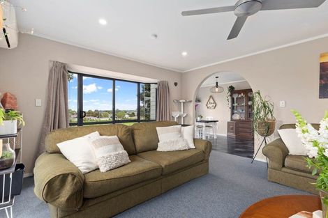 Photo of property in 90 Collingwood Road, Waiuku, 2123