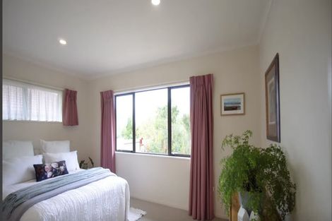 Photo of property in 143 Summerhill Drive, Fitzherbert, Palmerston North, 4410