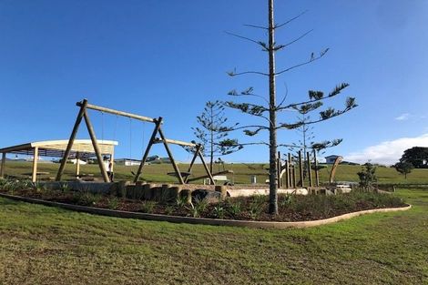 Photo of property in 1415 Whangaparaoa Road, Army Bay, Whangaparaoa, 0930