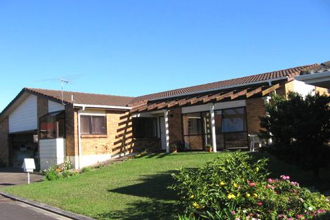 Photo of property in 11 Bosnyak Drive, Te Atatu South, Auckland, 0610