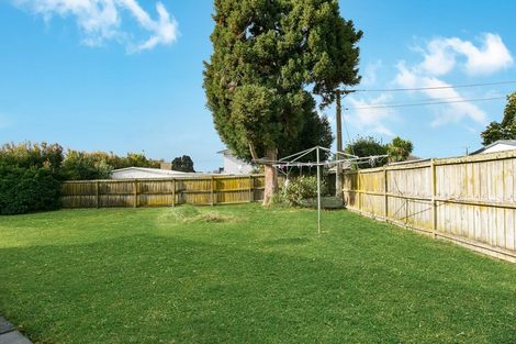 Photo of property in 59 Divich Avenue, Te Atatu South, Auckland, 0610