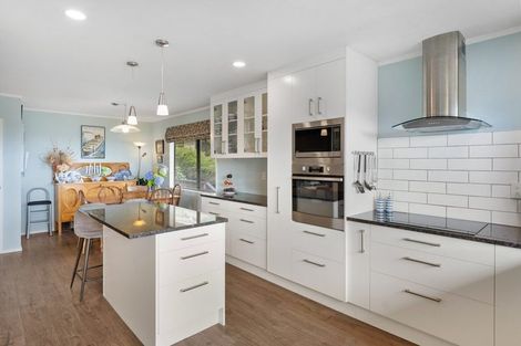 Photo of property in 2 Amokura Street, Waikanae, 5036