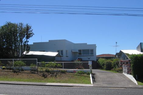 Photo of property in 67 Forrest Hill Road, Milford, Auckland, 0620