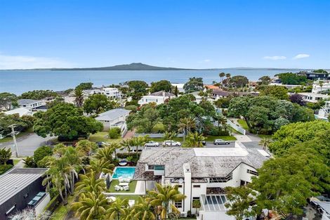 Photo of property in 18a Tiri Road, Milford, Auckland, 0620