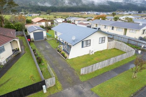 Photo of property in 318 Wellington Road, Wainuiomata, Lower Hutt, 5014