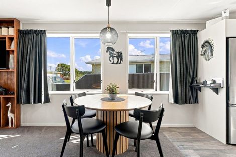 Photo of property in 23 Gibbons Crescent, Castlecliff, Whanganui, 4501