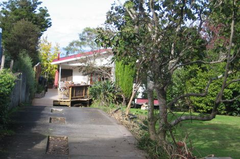 Photo of property in 16 Kauri Point Road, Laingholm, Auckland, 0604