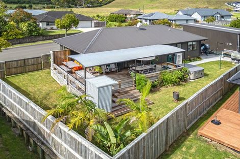 Photo of property in 23 Victoria Street, Coromandel, 3506