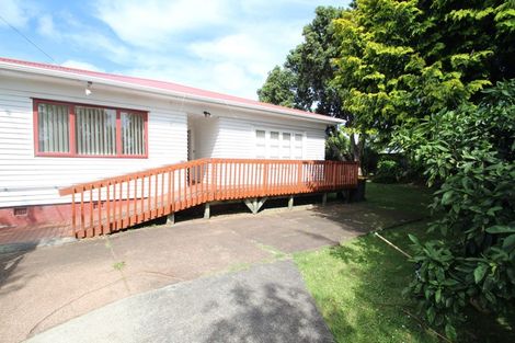 Photo of property in 28 Binsted Road, New Lynn, Auckland, 0600