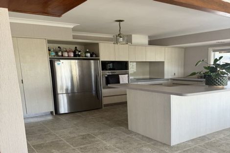 Photo of property in 8 Mahoe Street, Strandon, New Plymouth, 4312