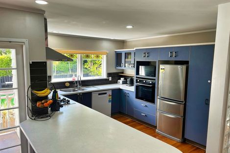 Photo of property in 20 Longbill Place, Glendene, Auckland, 0602