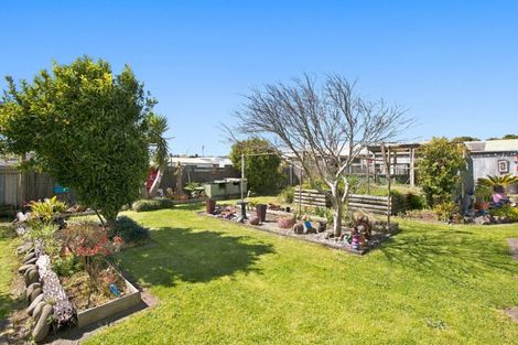 Photo of property in 30 Memorial Place, Waitara, 4320
