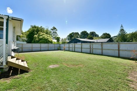 Photo of property in 2/11 Parakai Avenue, Parakai, 0830