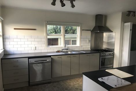 Photo of property in 41 Hungerford Road, Lyall Bay, Wellington, 6022