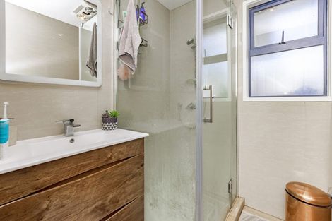 Photo of property in 1/52 Sikkim Crescent, Clover Park, Auckland, 2019