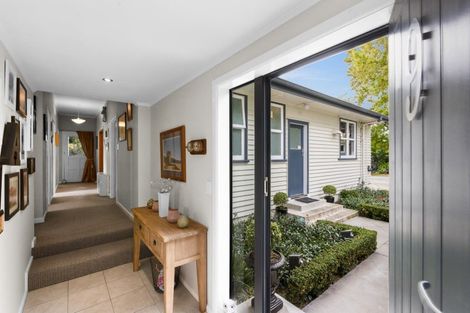 Photo of property in 9 Neeve Place, Taradale, Napier, 4112