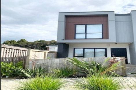 Photo of property in 32 Morihana Close, Glen Eden, 0602