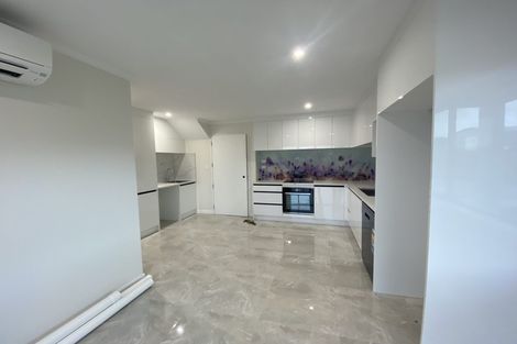 Photo of property in 23 Mcwhirters Farm Lane, Massey, Auckland, 0614