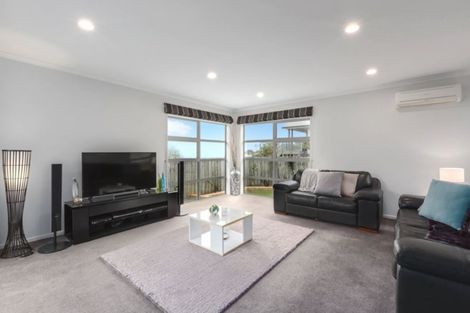 Photo of property in 28 Kilkelly Close, Tawa, Wellington, 5028