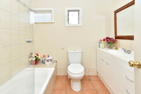 Photo of property in 44 Orams Road, Hillpark, Auckland, 2102