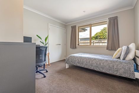Photo of property in 5 Galea Grove, Kelvin Grove, Palmerston North, 4414