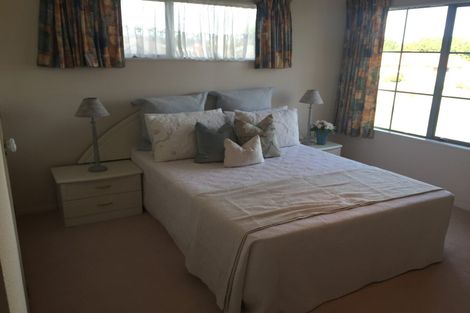 Photo of property in 16 Trovare Place, Golflands, Auckland, 2013