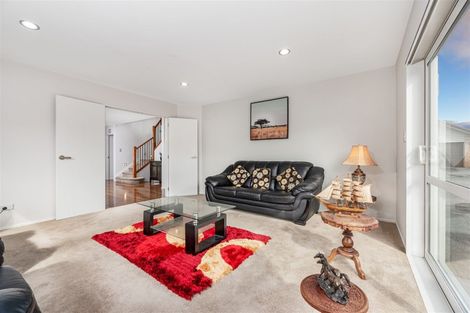Photo of property in 1c Babich Road, Henderson Valley, Auckland, 0614