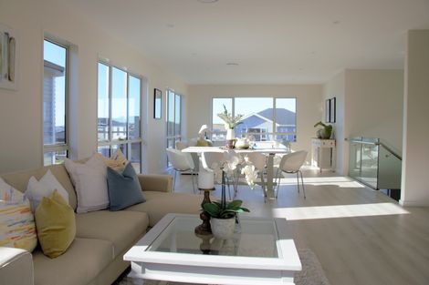 Photo of property in 98 Godfrey Drive, Orewa, 0931