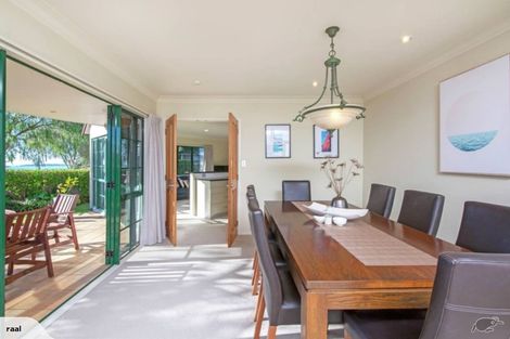 Photo of property in 2 Beach Road, Mellons Bay, Auckland, 2014