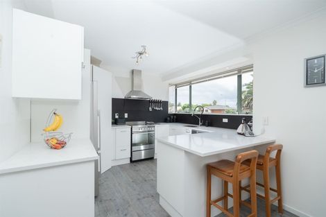 Photo of property in 15 Shannon Place, Nawton, Hamilton, 3200