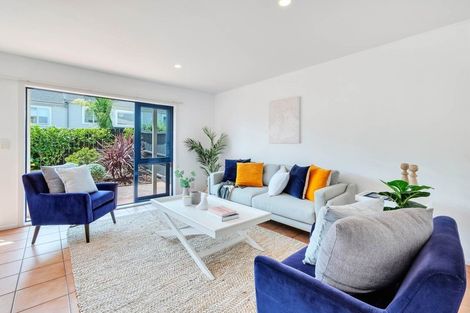 Photo of property in 3/70 Fernhill Way, Oteha, Auckland, 0632