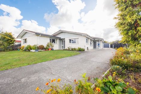 Photo of property in 32 John F Kennedy Drive, Milson, Palmerston North, 4414
