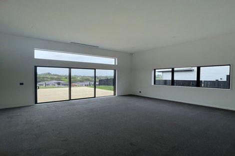 Photo of property in 2 Lumber Rise, Swanson, Auckland, 0614