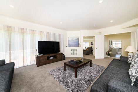 Photo of property in 96 Pacific Drive, Fitzherbert, Palmerston North, 4410