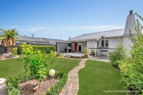 Photo of property in 56 Queenwood Road, Levin, 5510
