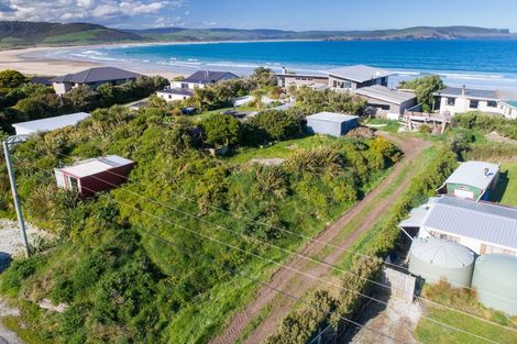 Photo of property in 523 Waikawa-curio Bay Road, Curio Bay, Tokanui, 9884