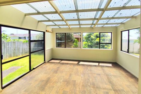 Photo of property in 56 Archibald Road, Kelston, Auckland, 0602