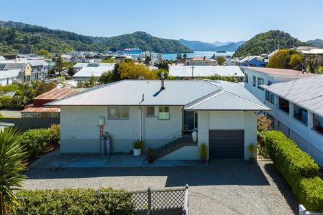 Photo of property in 23 Broadway, Picton, 7220