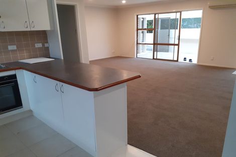 Photo of property in 2/54 Ray Small Drive, Pahurehure, Papakura, 2113