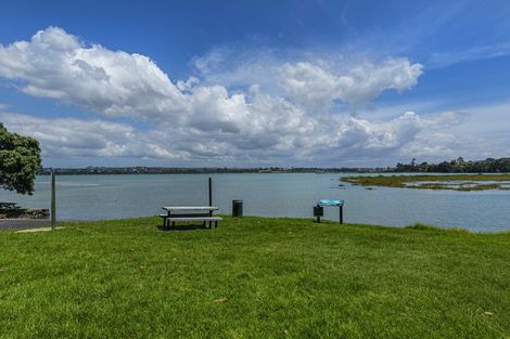 Photo of property in 2/102 Beresford Street, Bayswater, Auckland, 0622