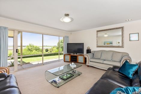 Photo of property in 22 Ballantyne Road, Poraiti, Napier, 4182