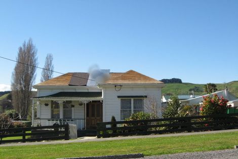 Photo of property in 2/4 Paraekaretu Street, Hunterville, 4730