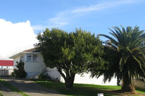 Photo of property in 5 Bellona Place, Cannons Creek, Porirua, 5024