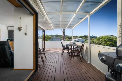 Photo of property in 6 Merehai Place, Snells Beach, 0920