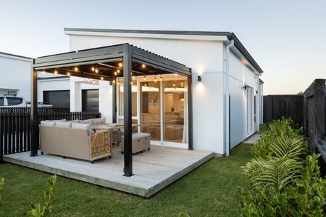 Photo of property in 2 Julie Lane, Papamoa, 3118