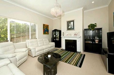 Photo of property in 31 Cricklade Terrace, Windsor Park, Auckland, 0632